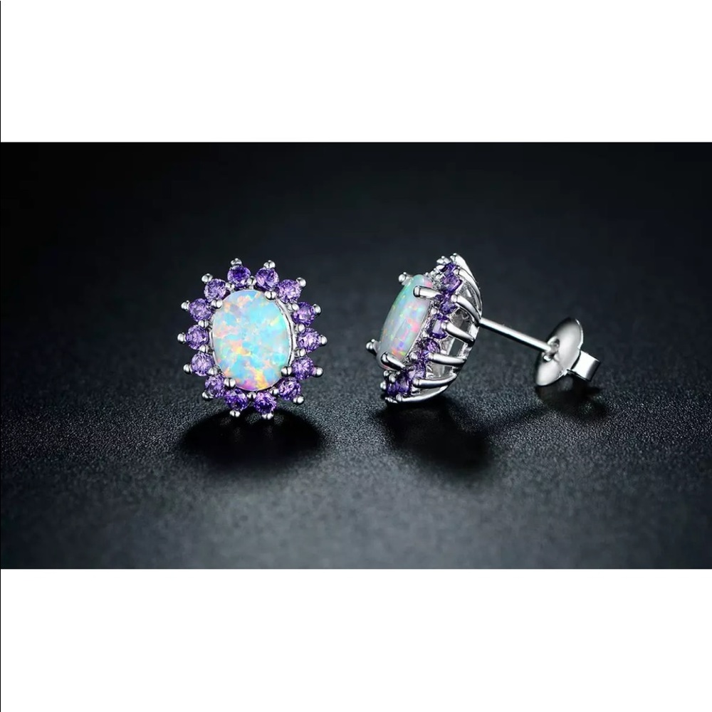 New Beautiful 18K White G Oval Opal Stud Earrings - Picture 3 of 5